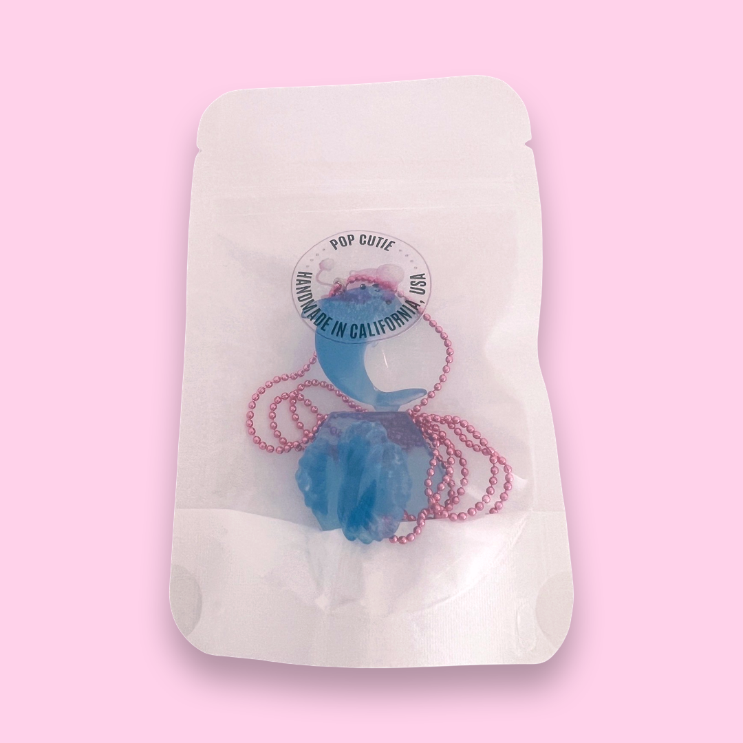 DeLuxe Pop Cutie Dolphin Necklace _ Clear